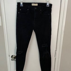 Brand Gap 1969. Size 28. Color black.